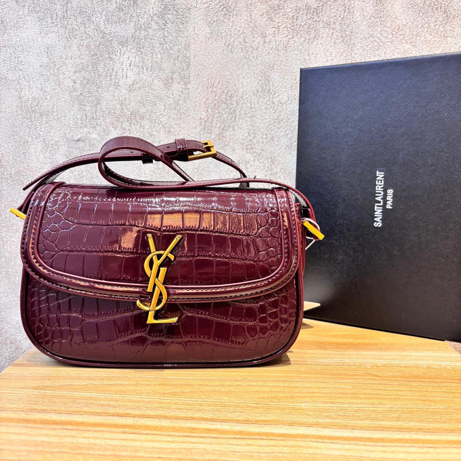 dffa8b4c-9950-46f6-b64a-6e4b650ed072-1 YS Crossbody slings wine croco - Image 1